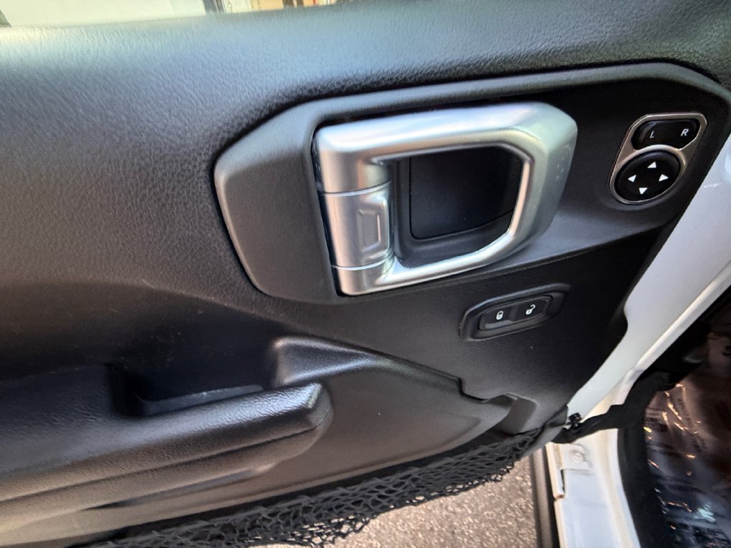 Used 2023 White Jeep Rubicon image 11