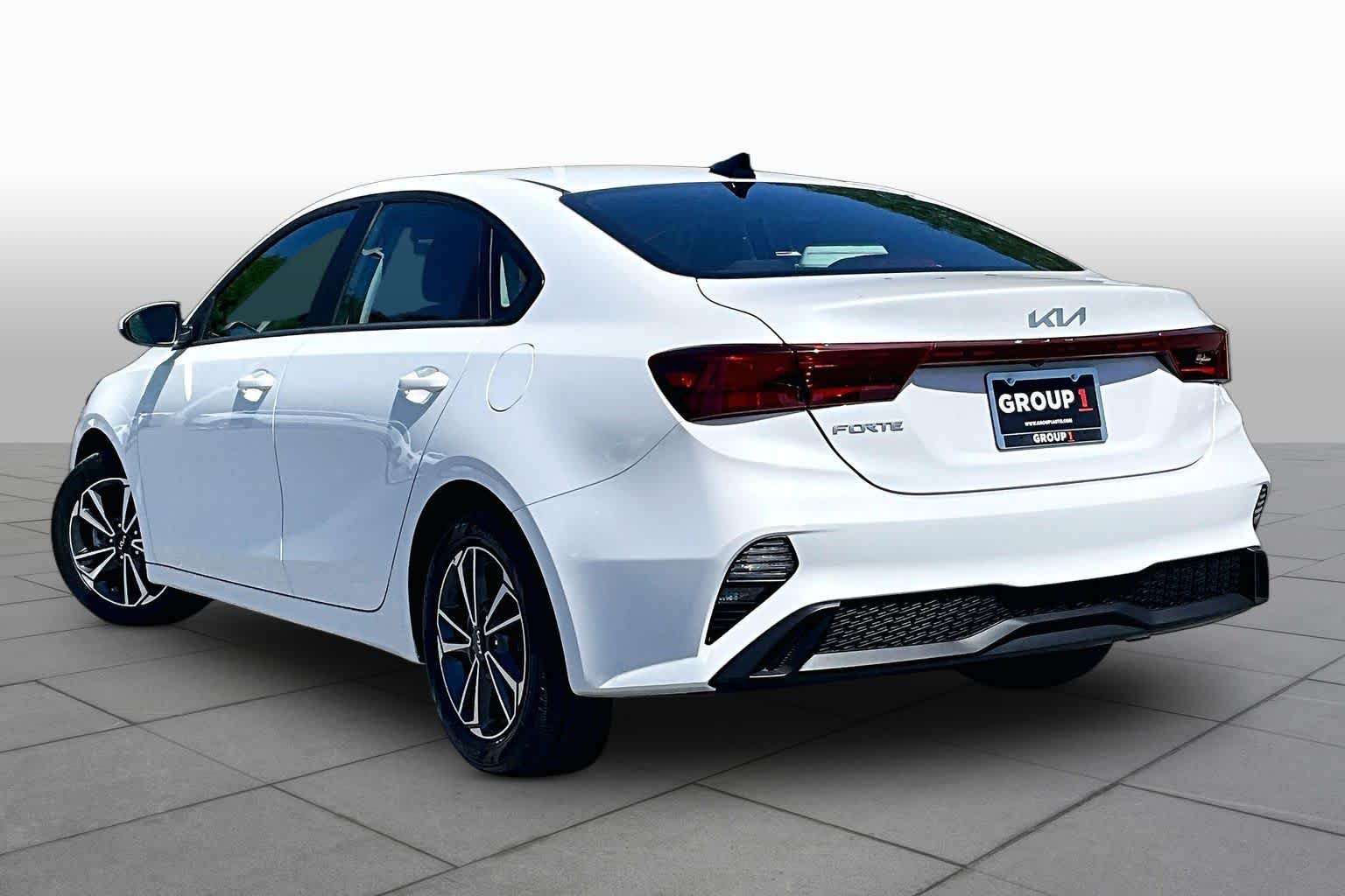 Used 2023 Snow White Pearl Kia LXS image 12