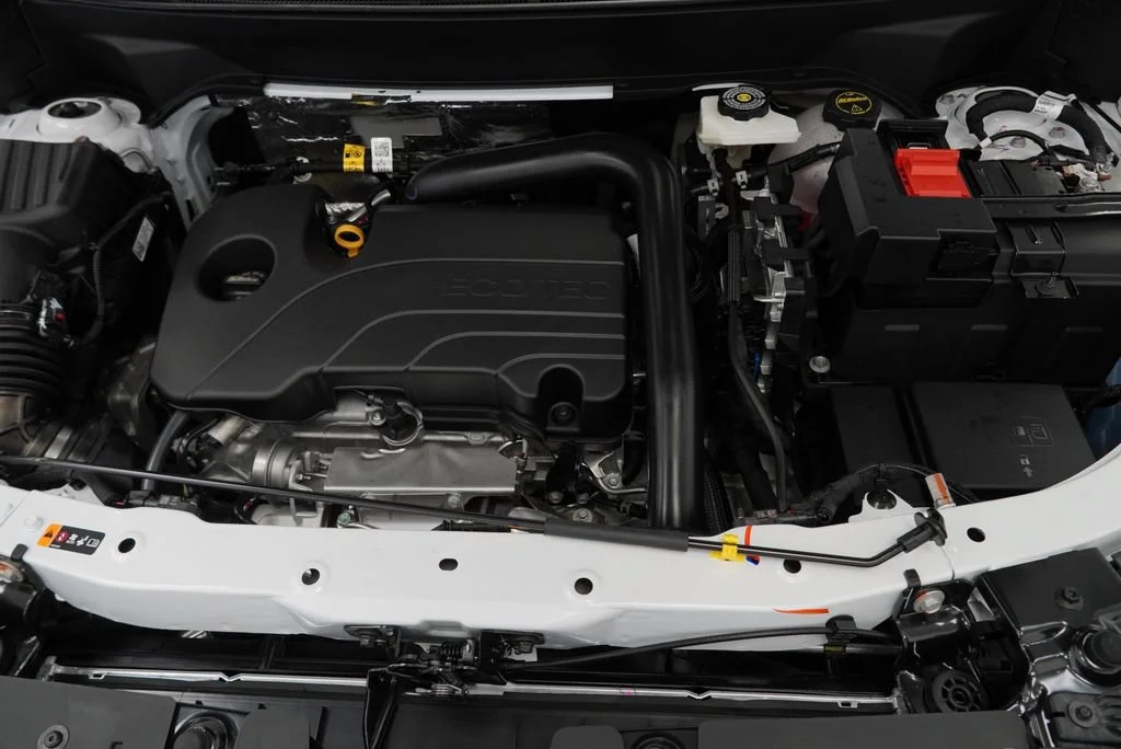 New 2027 Summit White Chevrolet LT image 39