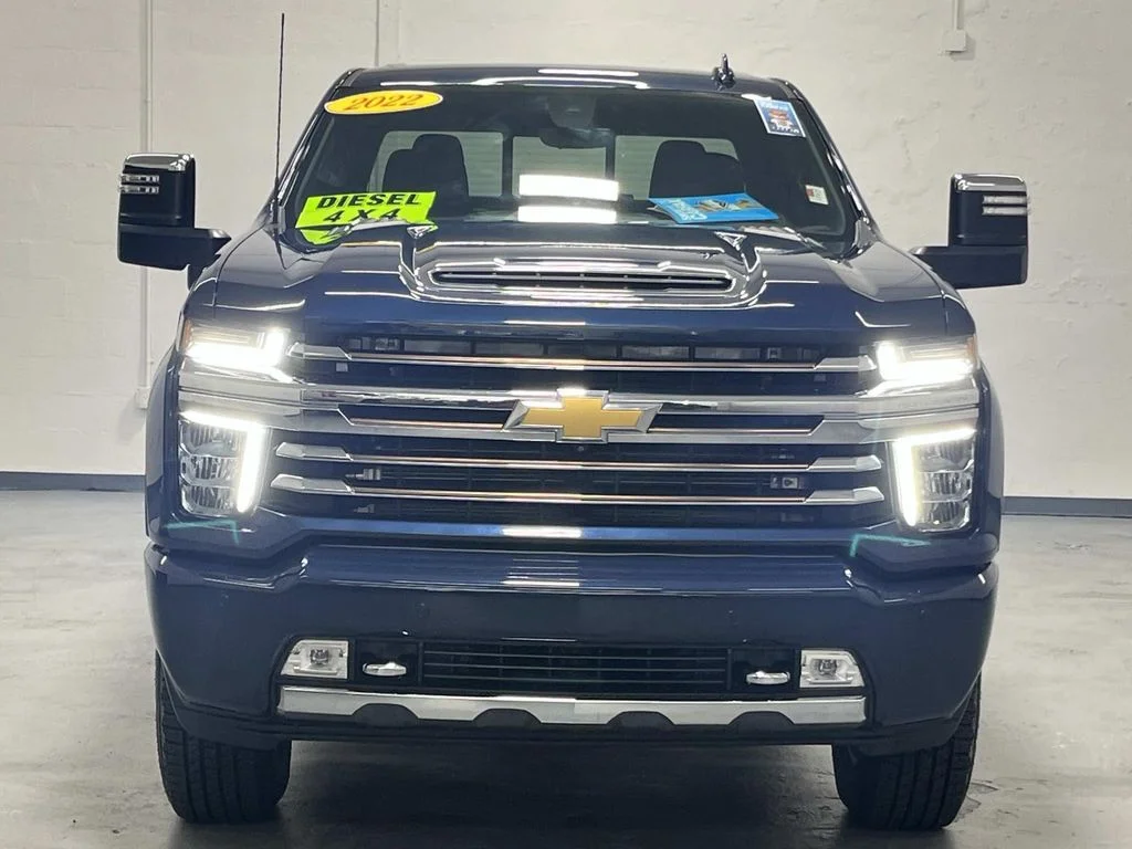 Used 2022 Northsky Blue Metallic Chevrolet High Country image 3