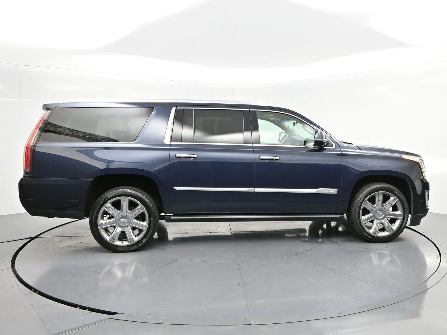 Used 2019 DARK ADRIATIC BLUE METALLIC Cadillac Premium Luxury image 8
