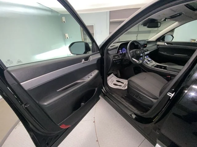 Used 2021 Black Hyundai SEL image 11