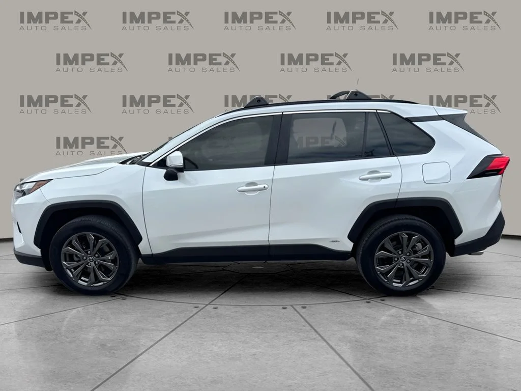 Used 2023 Beige Toyota XLE Premium image 2
