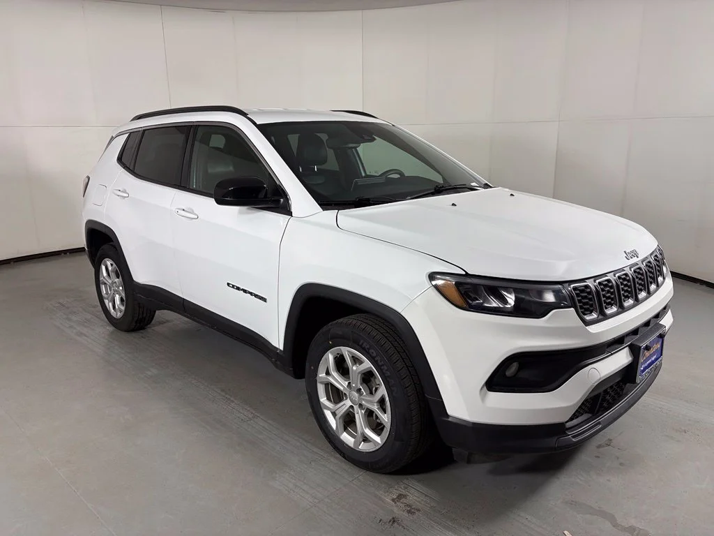 Used 2024 White Jeep Latitude image 2