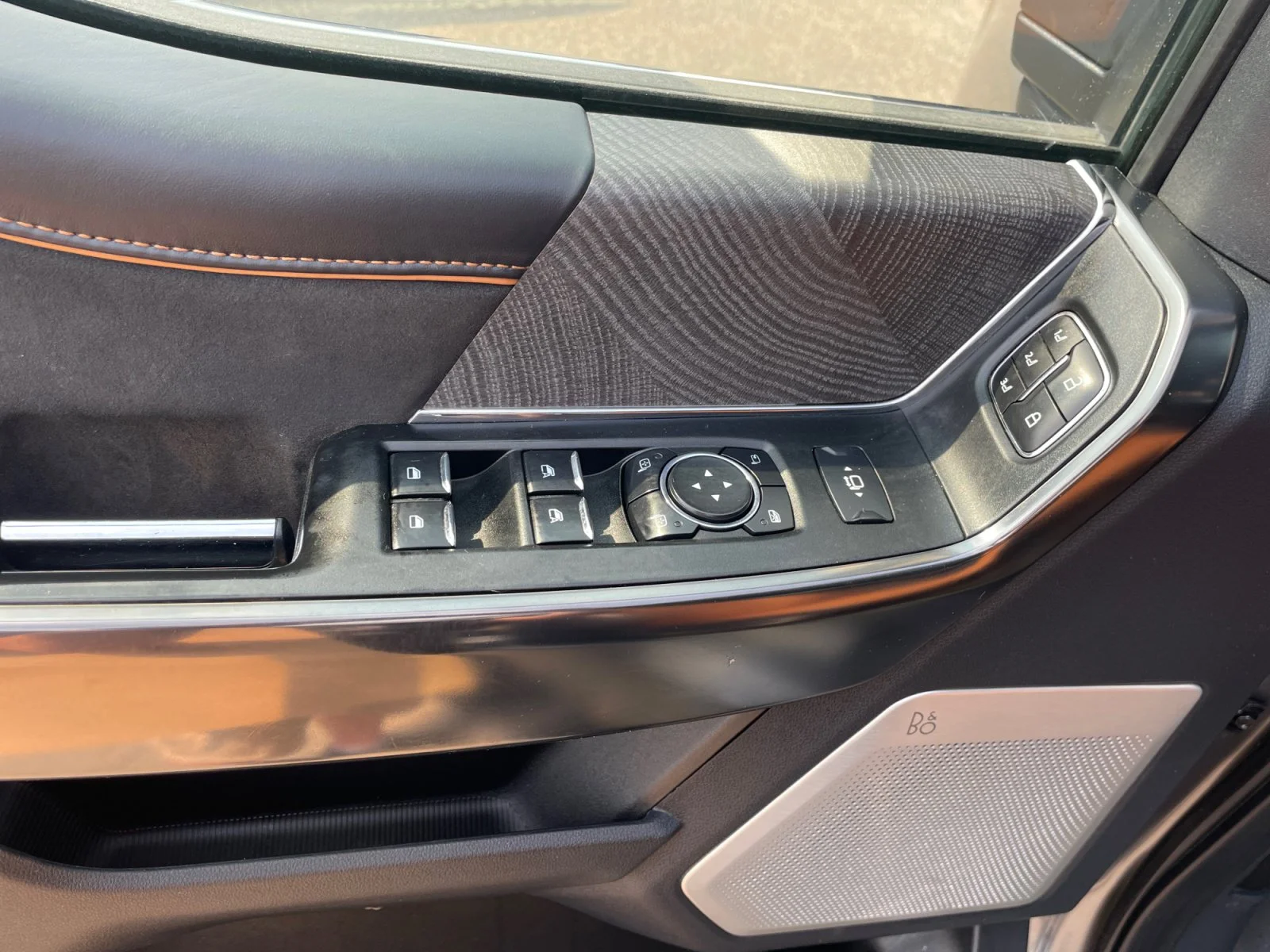 Used 2024 GRAY Ford PLATINUM SuperCrew image 17