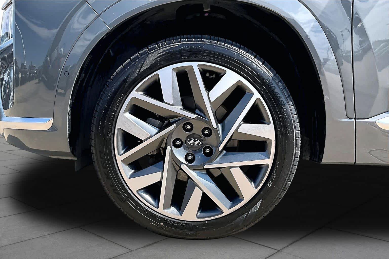 Used 2023 Hampton Gray Hyundai Calligraphy image 11