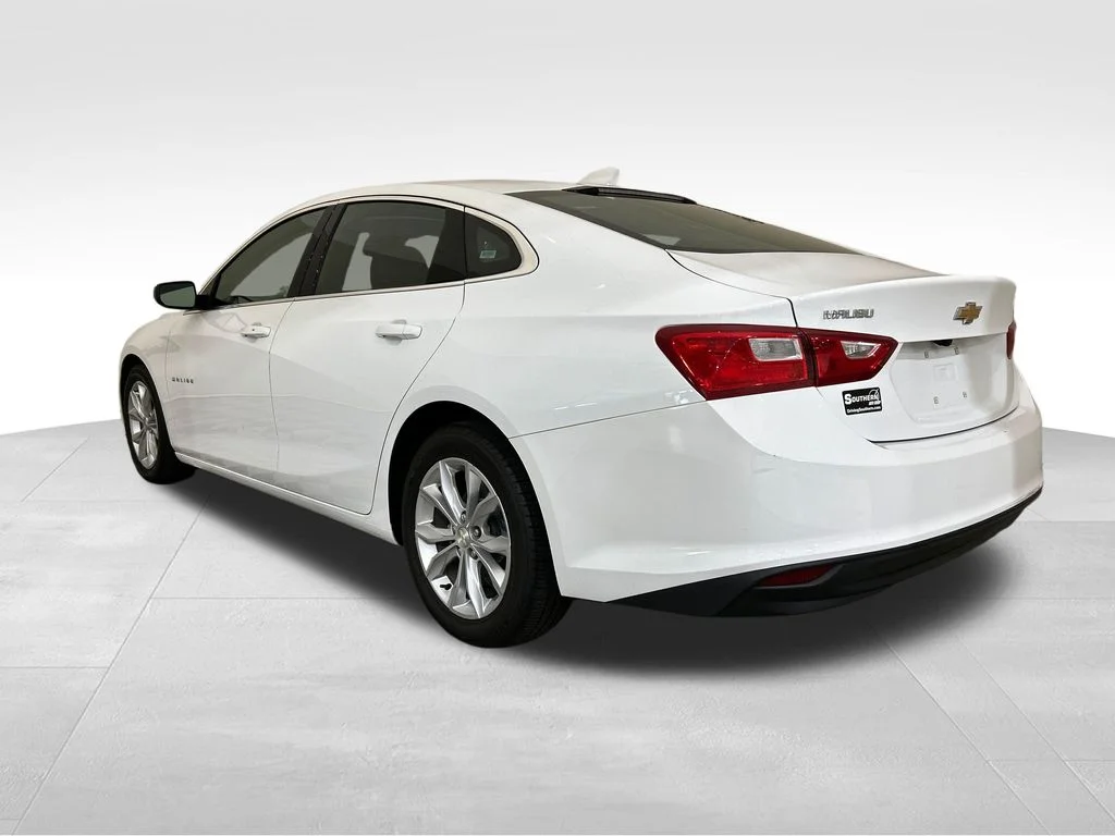 Used 2023 White Chevrolet LT image 3