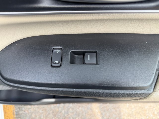 Used 2018 White Honda EX-L image 34