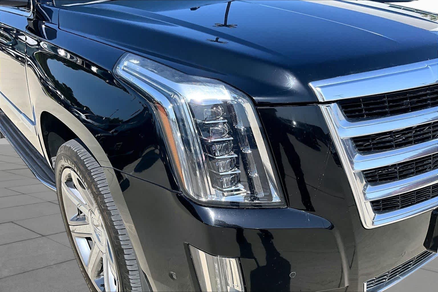 Used 2020 Black Raven Cadillac Luxury image 26
