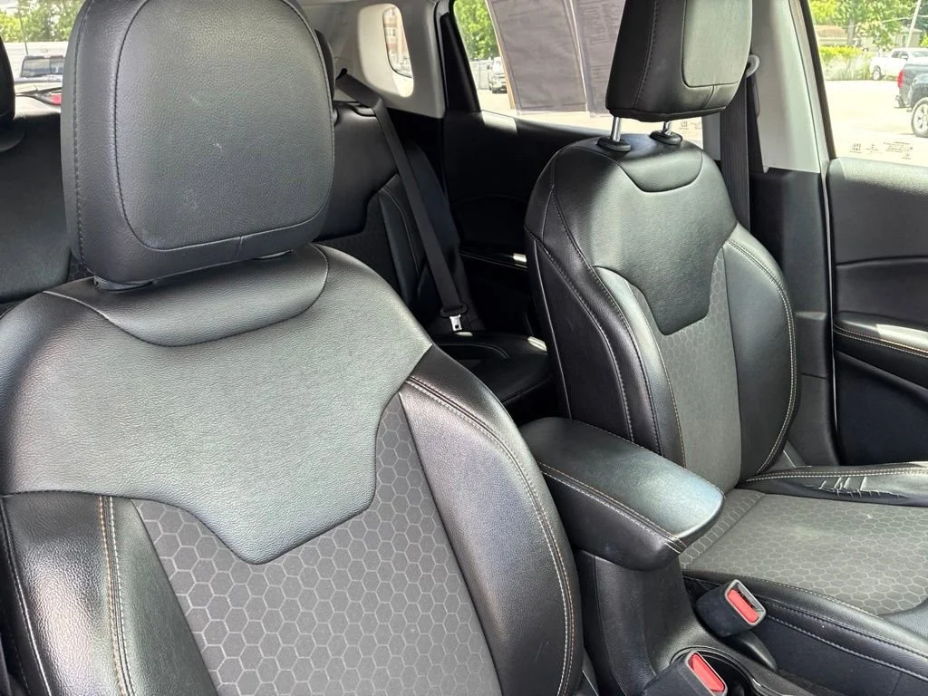 Used 2019 White Clearcoat Jeep Latitude image 41