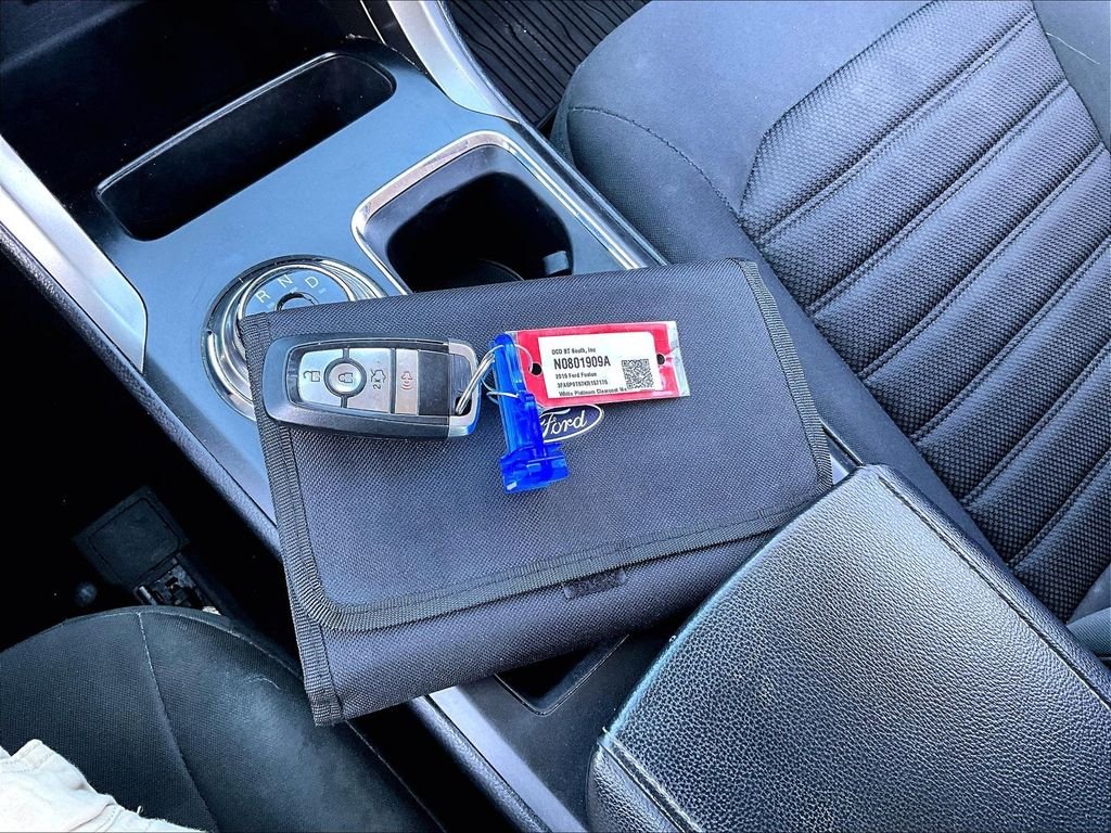 Used 2019 White Ford SE image 31