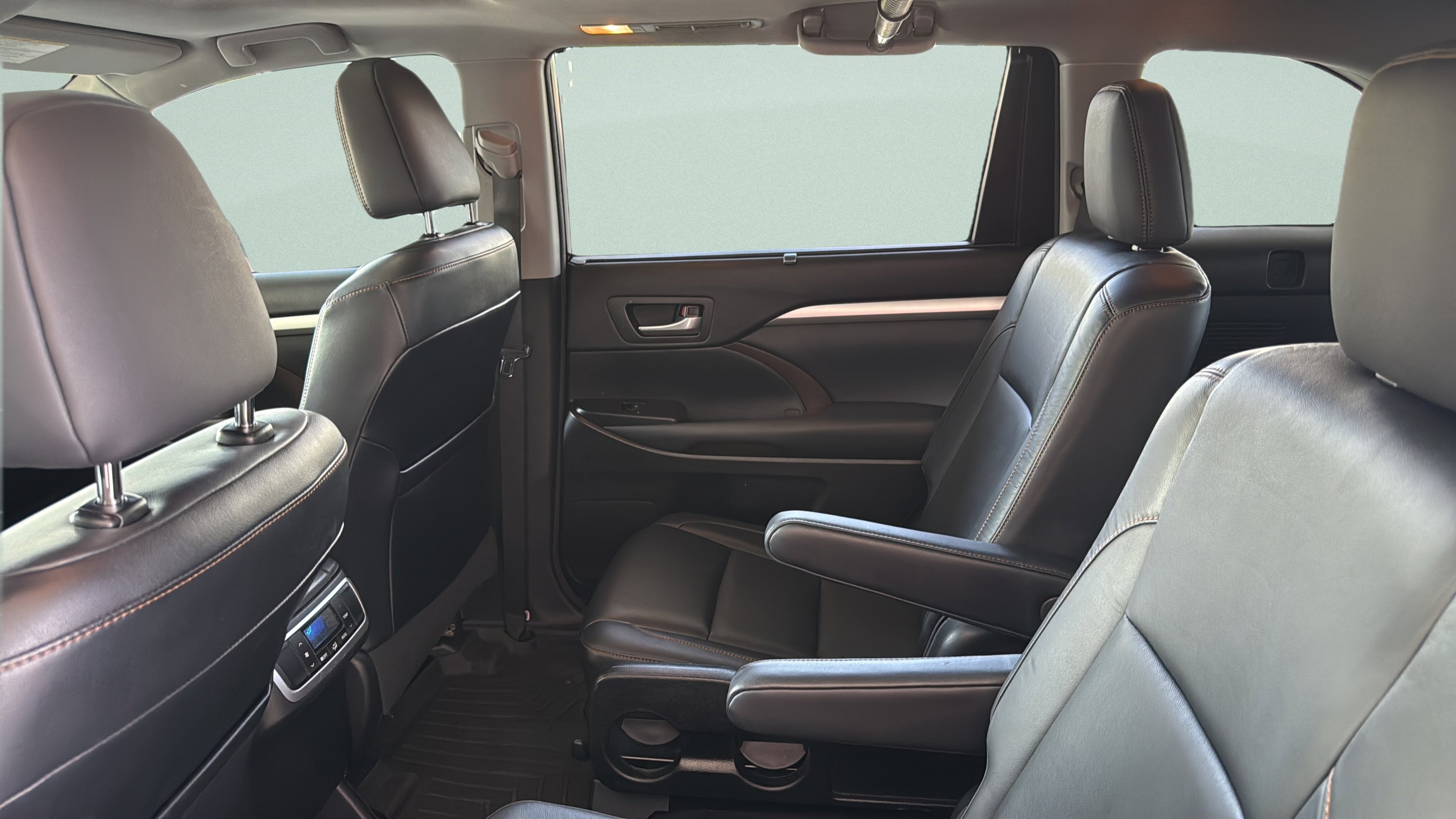 Used 2014 Attitude Black Metallic Toyota XLE image 21