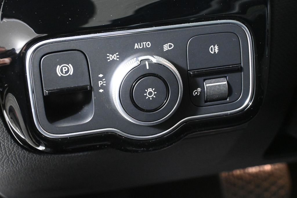 Certified Used 2026 Polar White Mercedes-Benz CLA 250 image 28