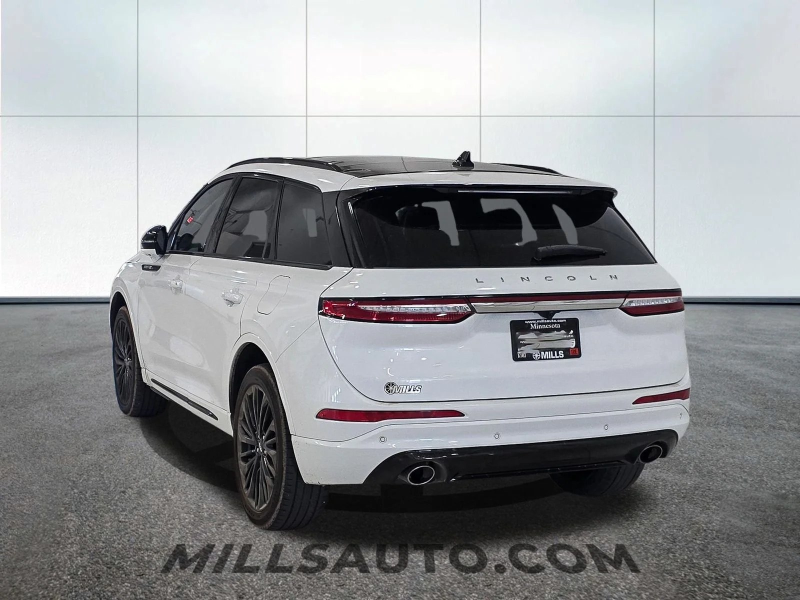 Used 2024 White Lincoln Reserve image 5