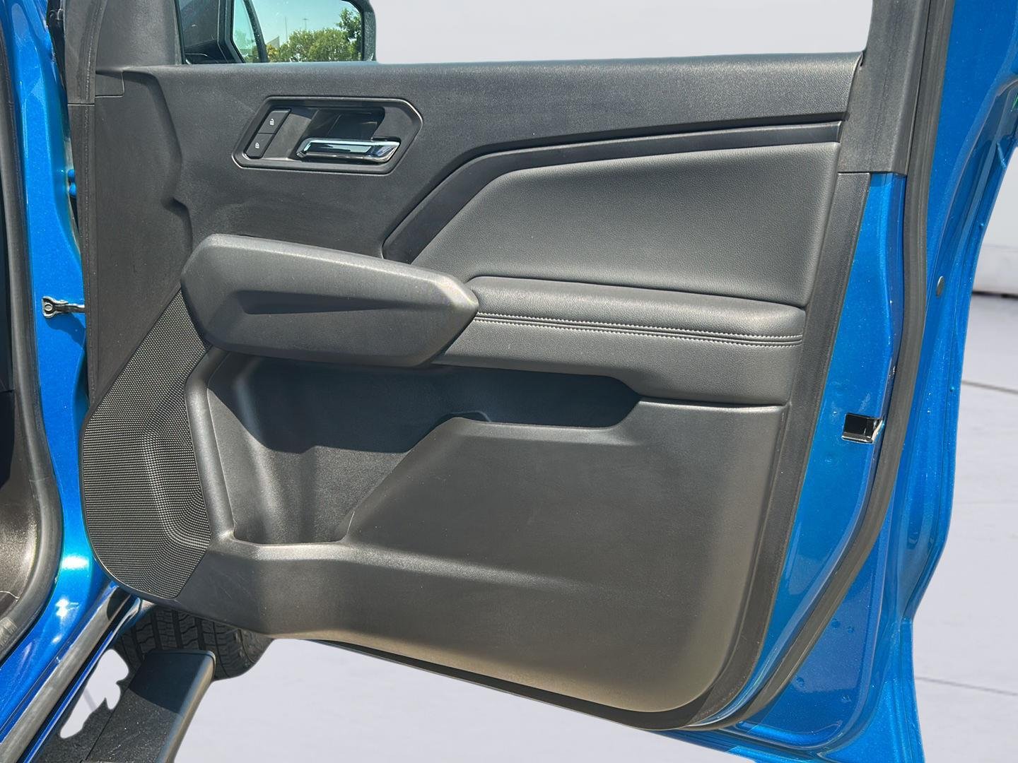 Used 2023 Glacier Blue Metallic Chevrolet 4WD LT image 24