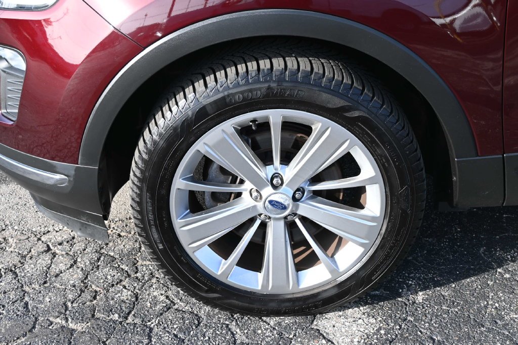 Used 2019 Burgundy Ford Limited image 14