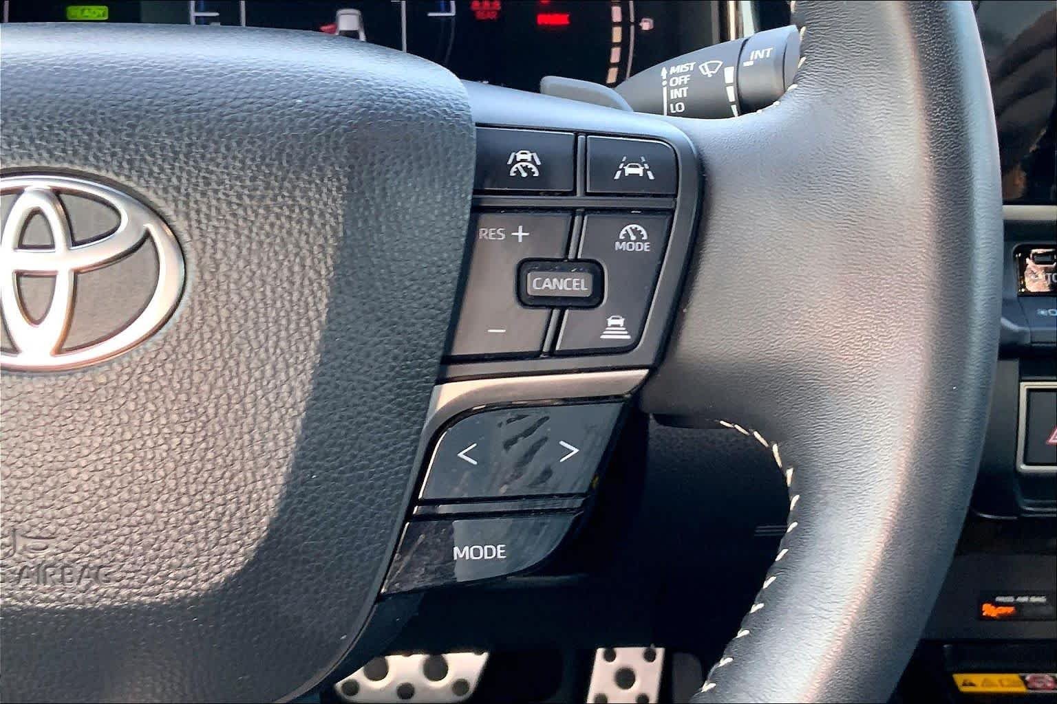 Used 2025 Ice Cap Toyota SE image 24