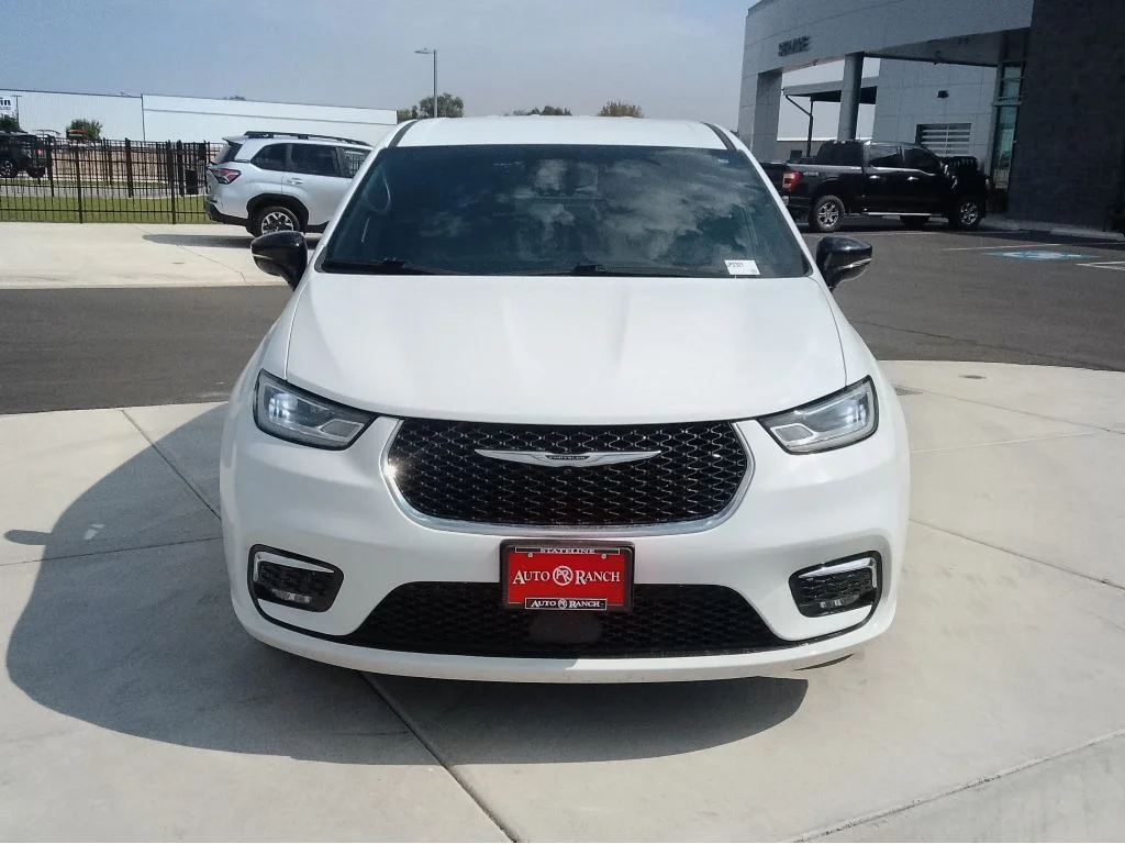 Used 2025 Bright White Clearcoat Chrysler Select image 8