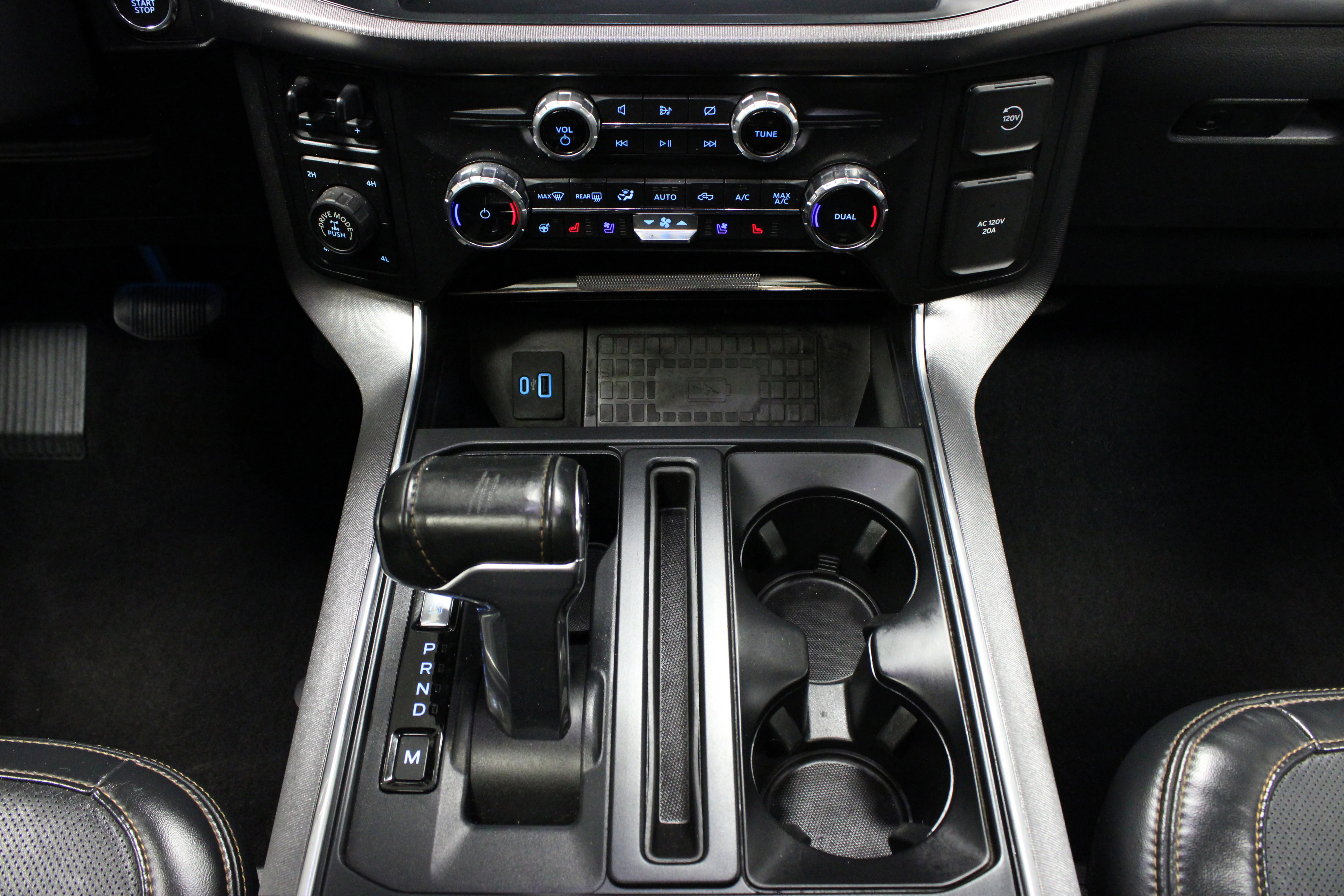 Used 2022 Star White Metallic Tri-Coat Ford Platinum image 23