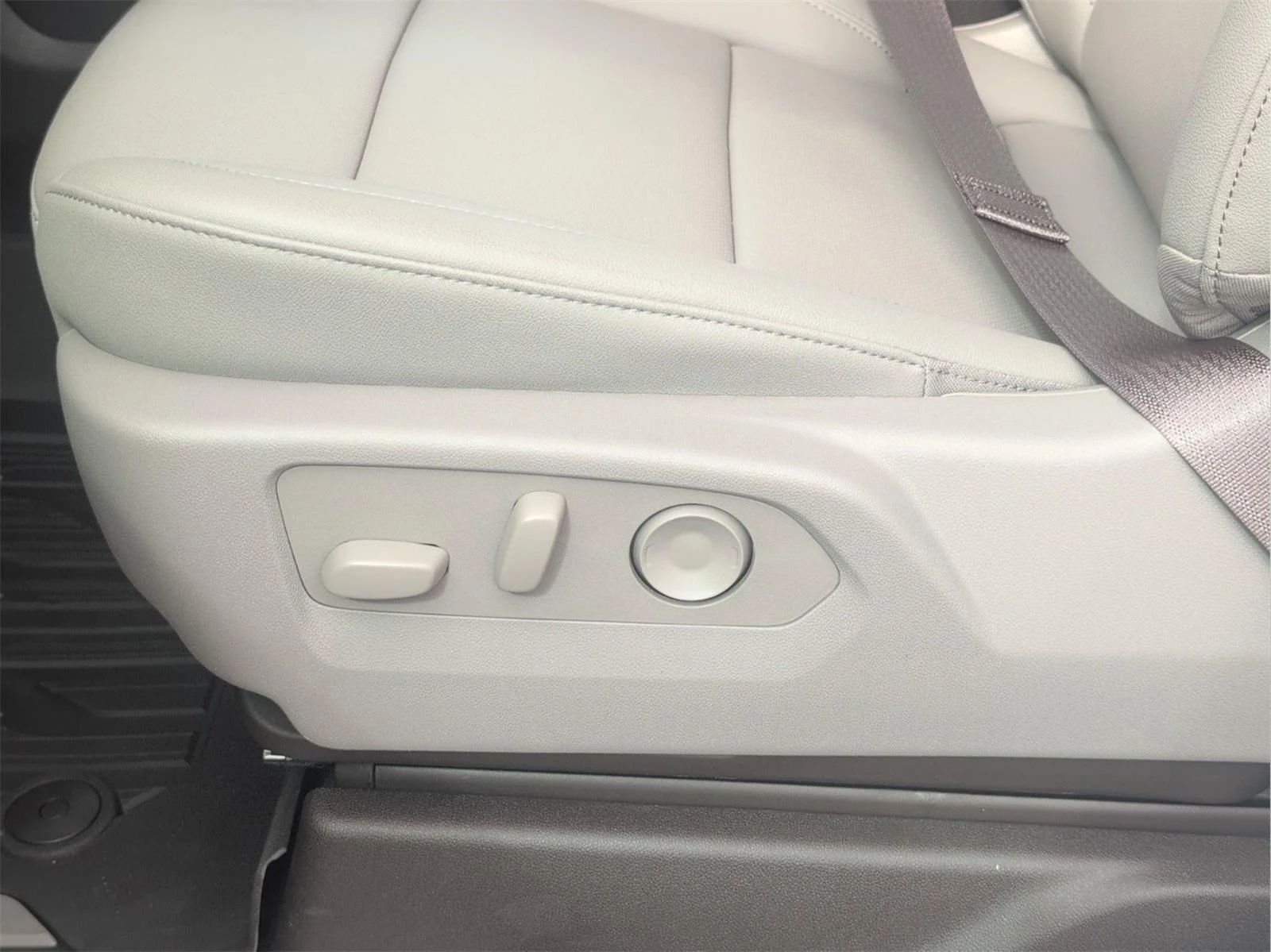 New 2026 Summit White GMC SLT image 29