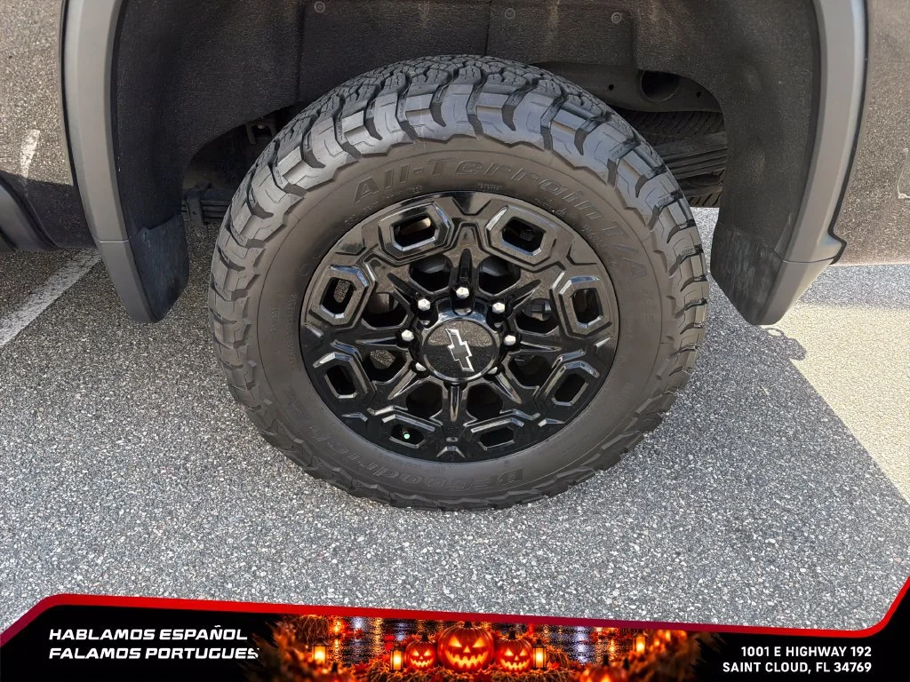 Used 2024 Black Chevrolet High Country image 11