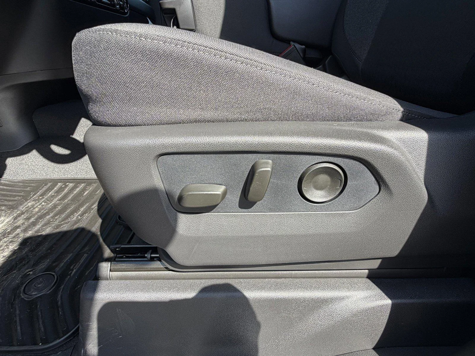 New 2026 Summit White GMC SLE image 17