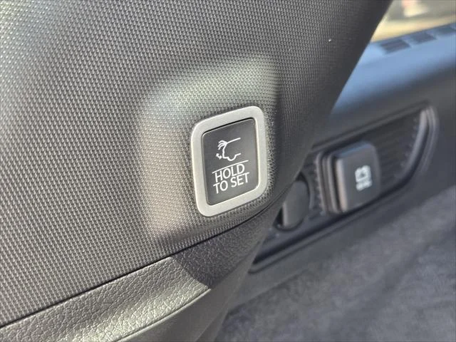 New 2026 Bright White Clear-Coat Exterior Paint Jeep Summit image 7