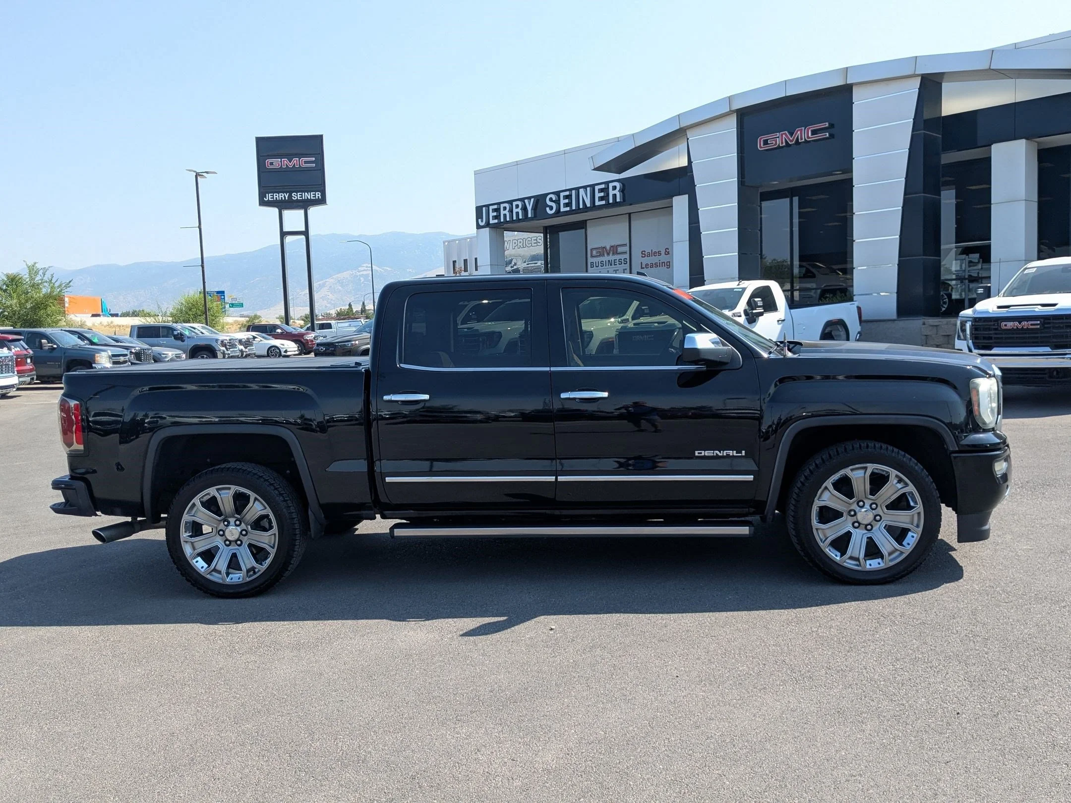 Used 2017 Onyx Black GMC Denali image 6