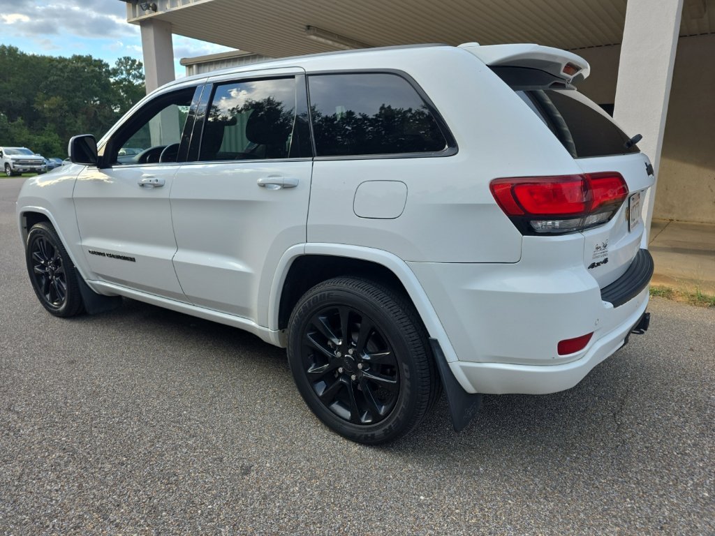 Used 2020 White Jeep Altitude image 3