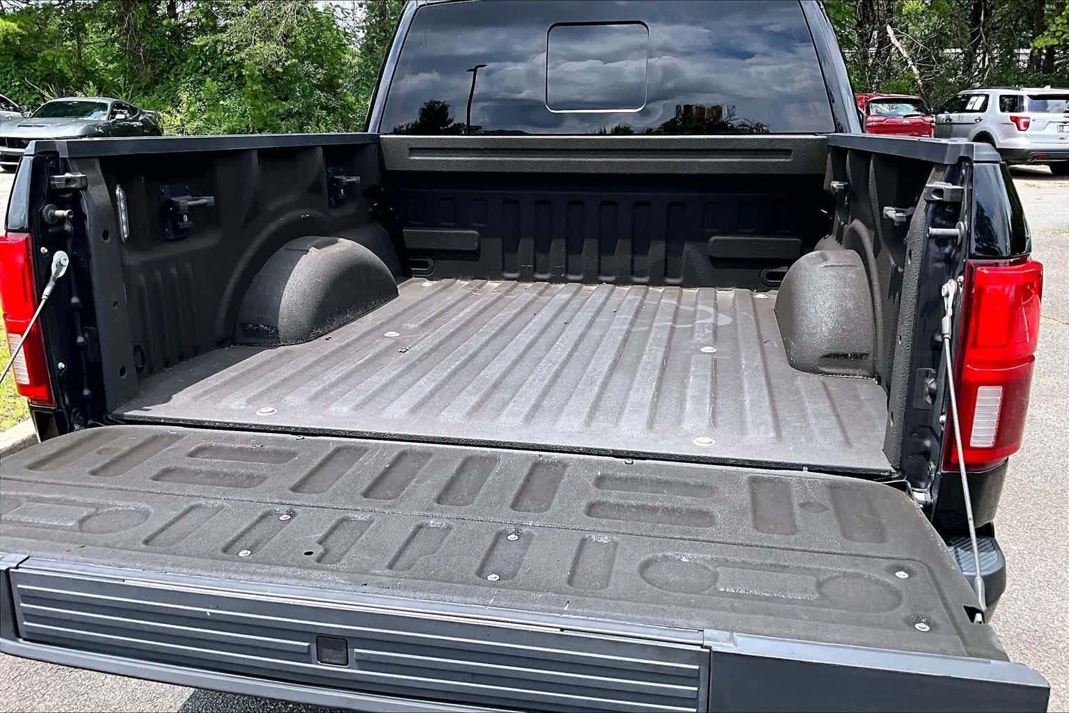Used 2019 Agate Black Ford LARIAT image 33