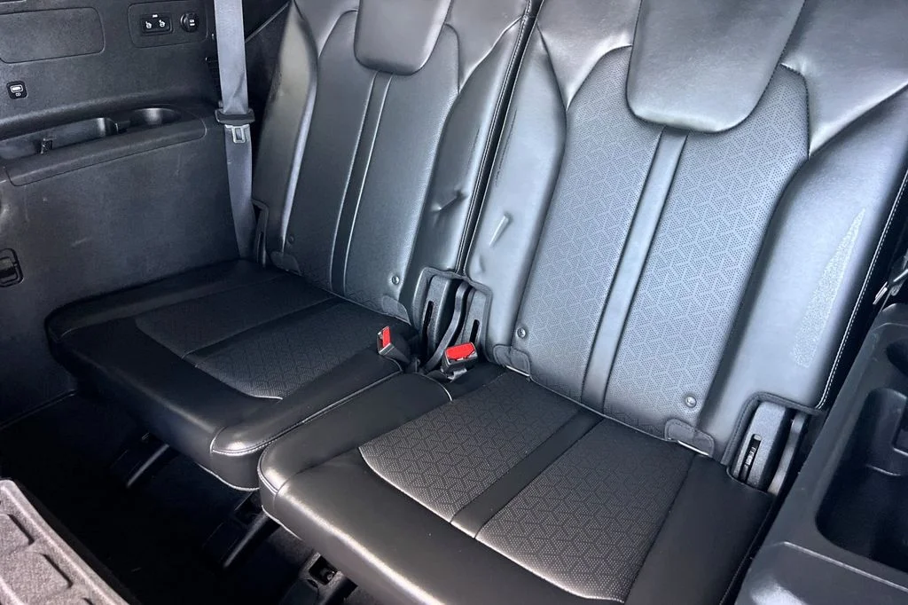 Used 2022 White Kia S image 18