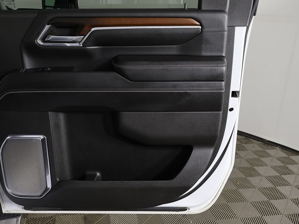 Used 2024 White GMC Denali image 25