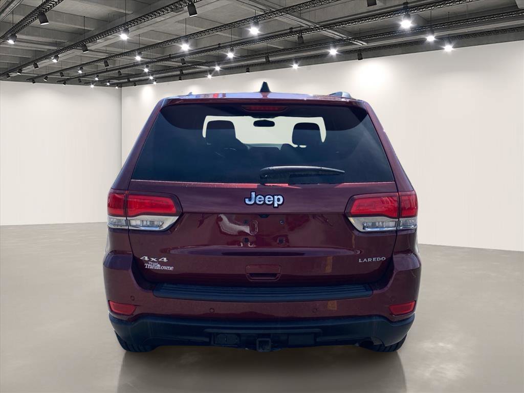 Used 2020 Velvet Red Pearlcoat Jeep Laredo E image 6