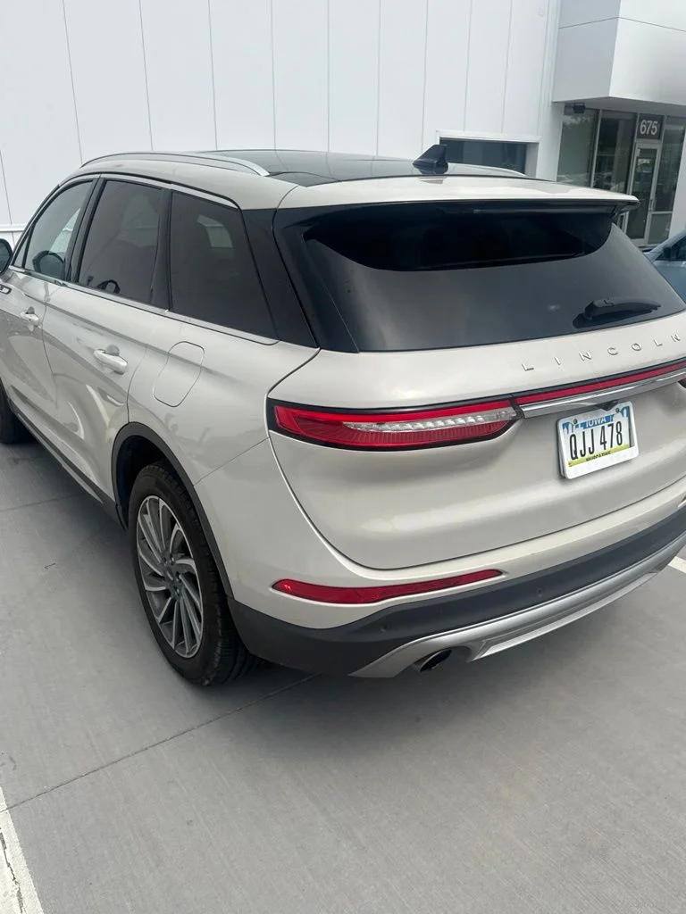 Used 2023 White Lincoln Reserve image 7