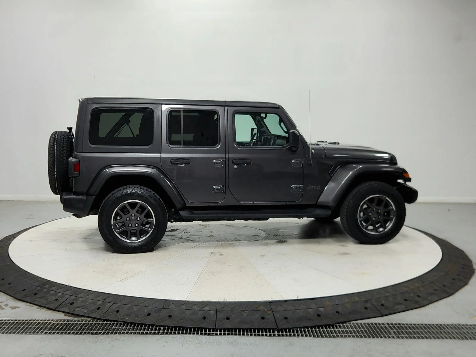 Used 2021 Gray Jeep Unlimited Sport image 9