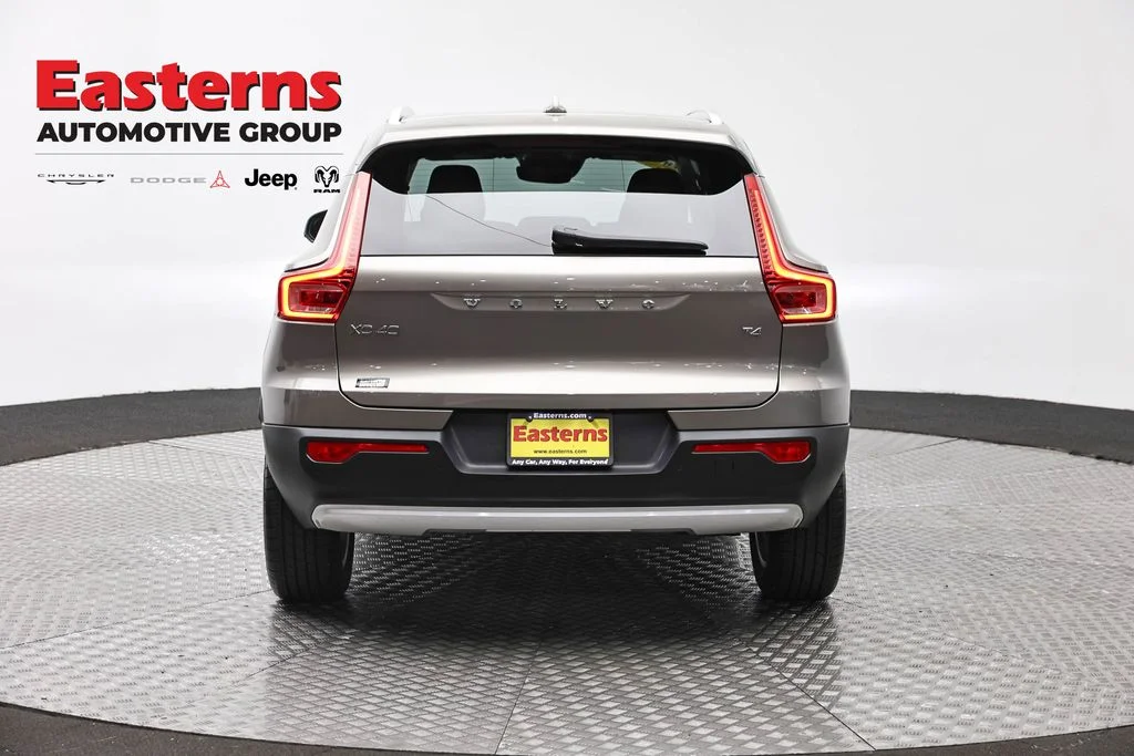 Used 2022 Brown Volvo Momentum image 8