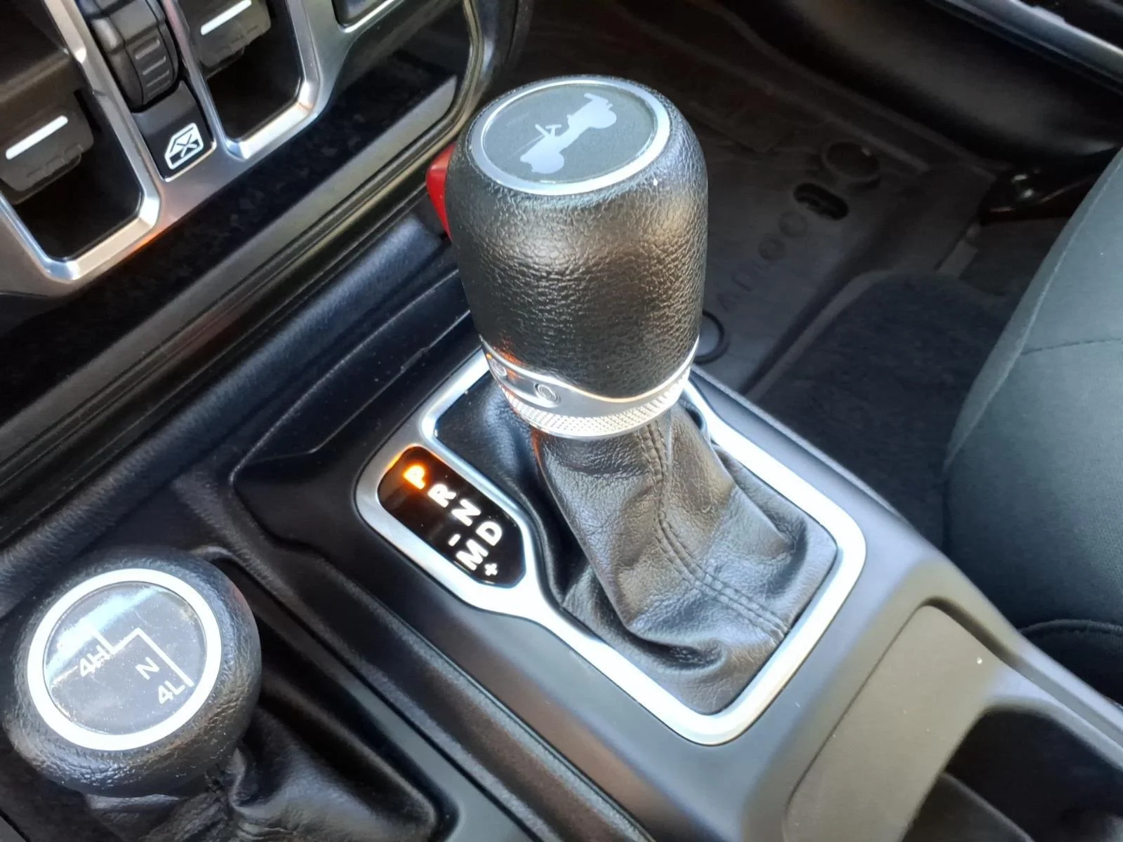 Used 2023 Silver Zynith Clearcoat Jeep Sport Altitude image 8