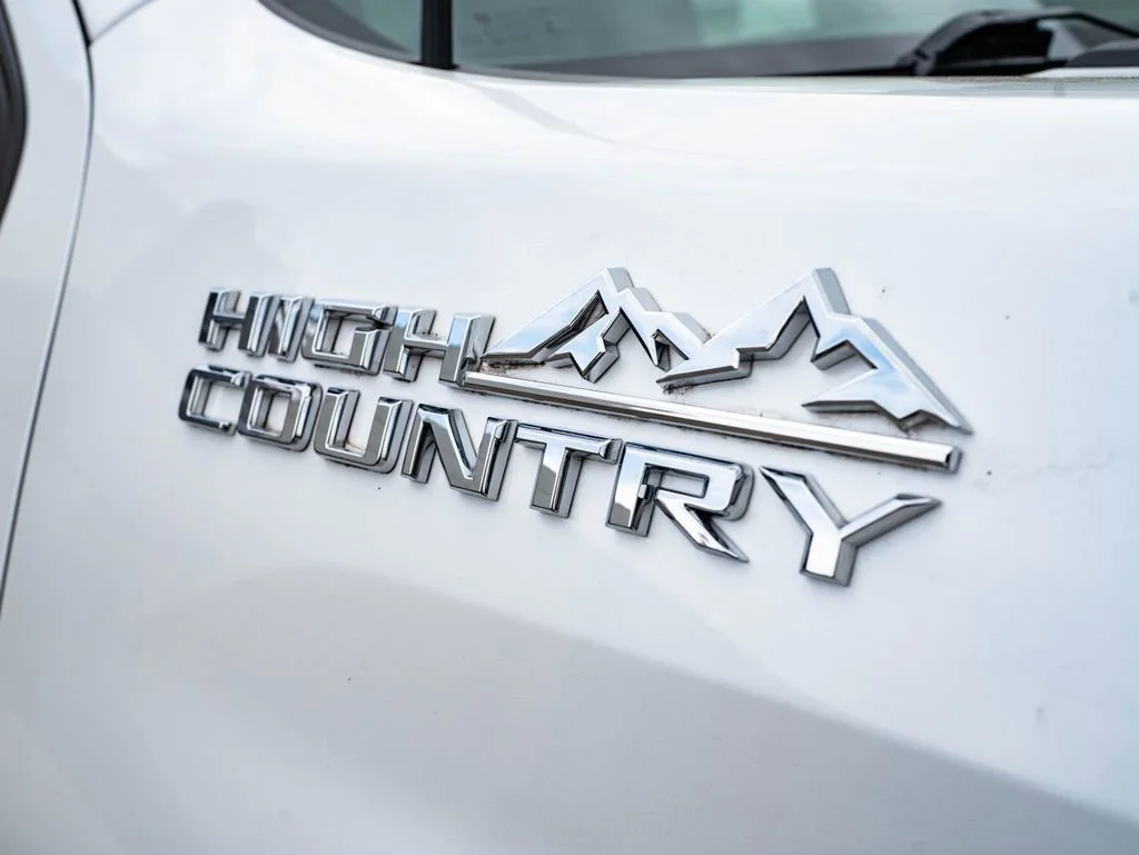 Used 2022 Iridescent Pearl Tricoat Chevrolet High Country image 19