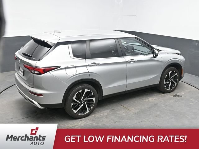 Used 2024 Silver Mitsubishi SE image 31