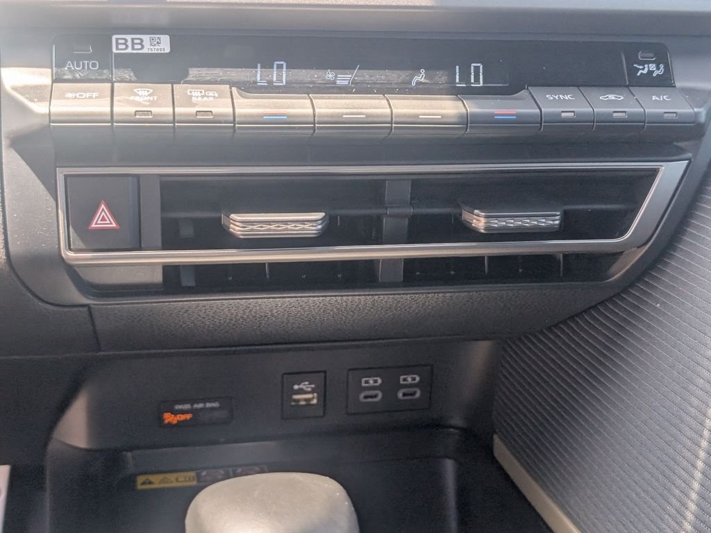 2025 Toyota Camry SE - Photo 24