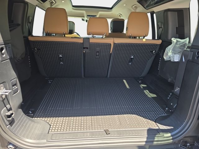 New 2026 Fuji White Land Rover X-Dynamic SE image 10