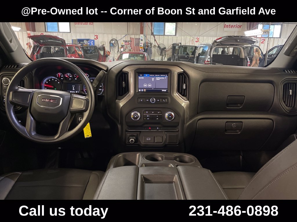 Used 2020 White GMC Base image 18