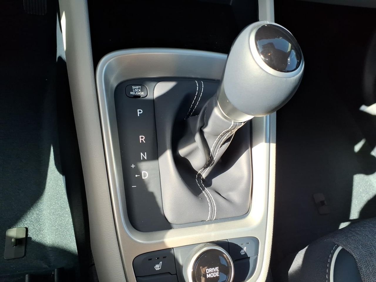 New 2026 Denim w/White Roof Hyundai SEL w/Two-Tone Roof image 31