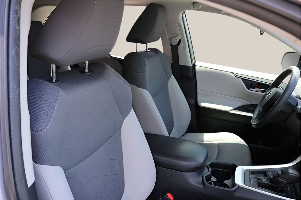 Used 2019 Silver Toyota XLE image 20