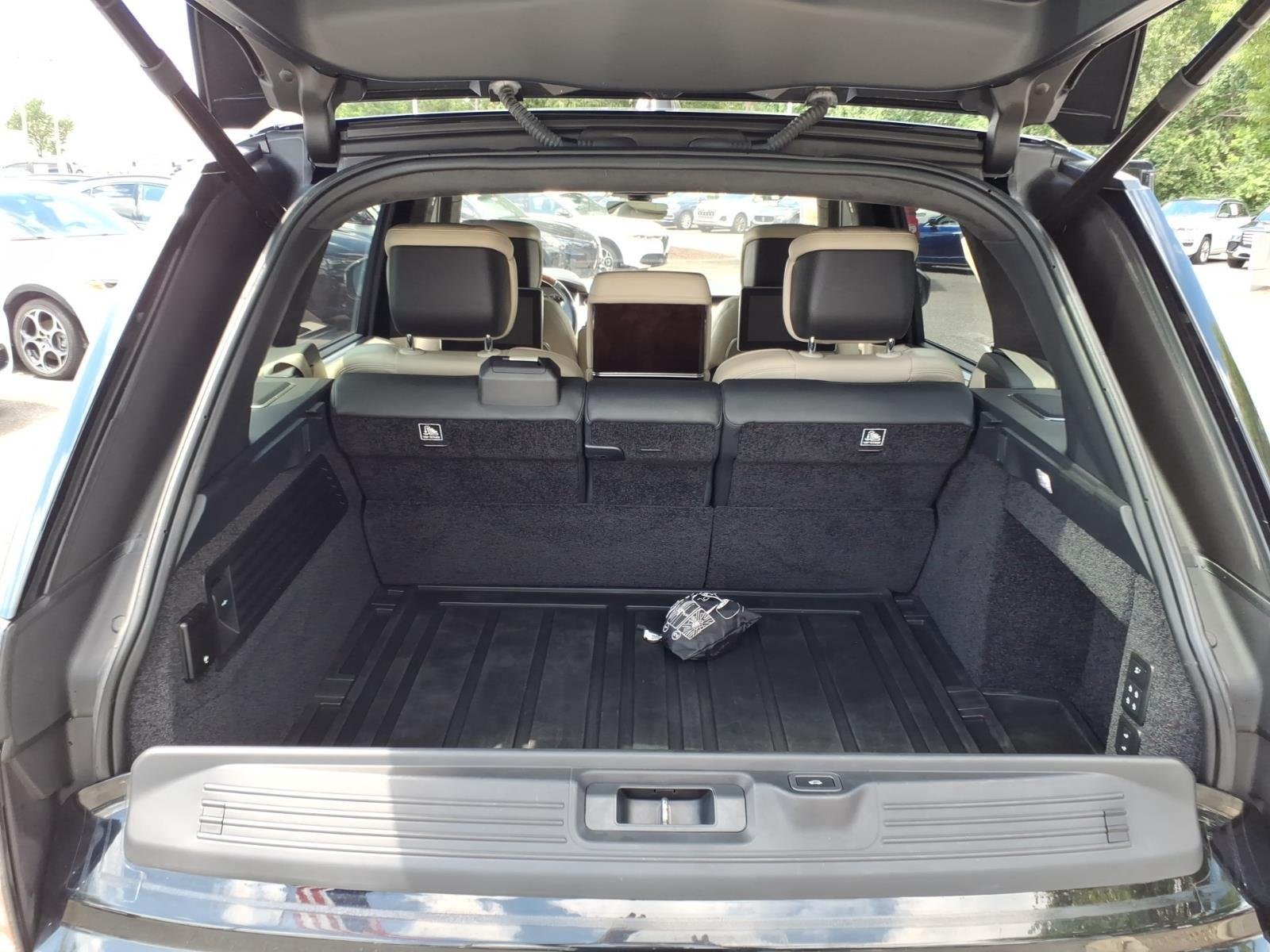 Used 2020 Santorini Black Metallic Land Rover Autobiography image 33