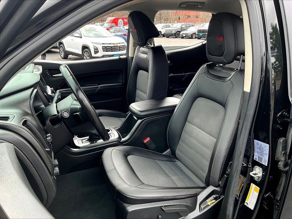 Used 2022 Black GMC AT4 w/Cloth image 10
