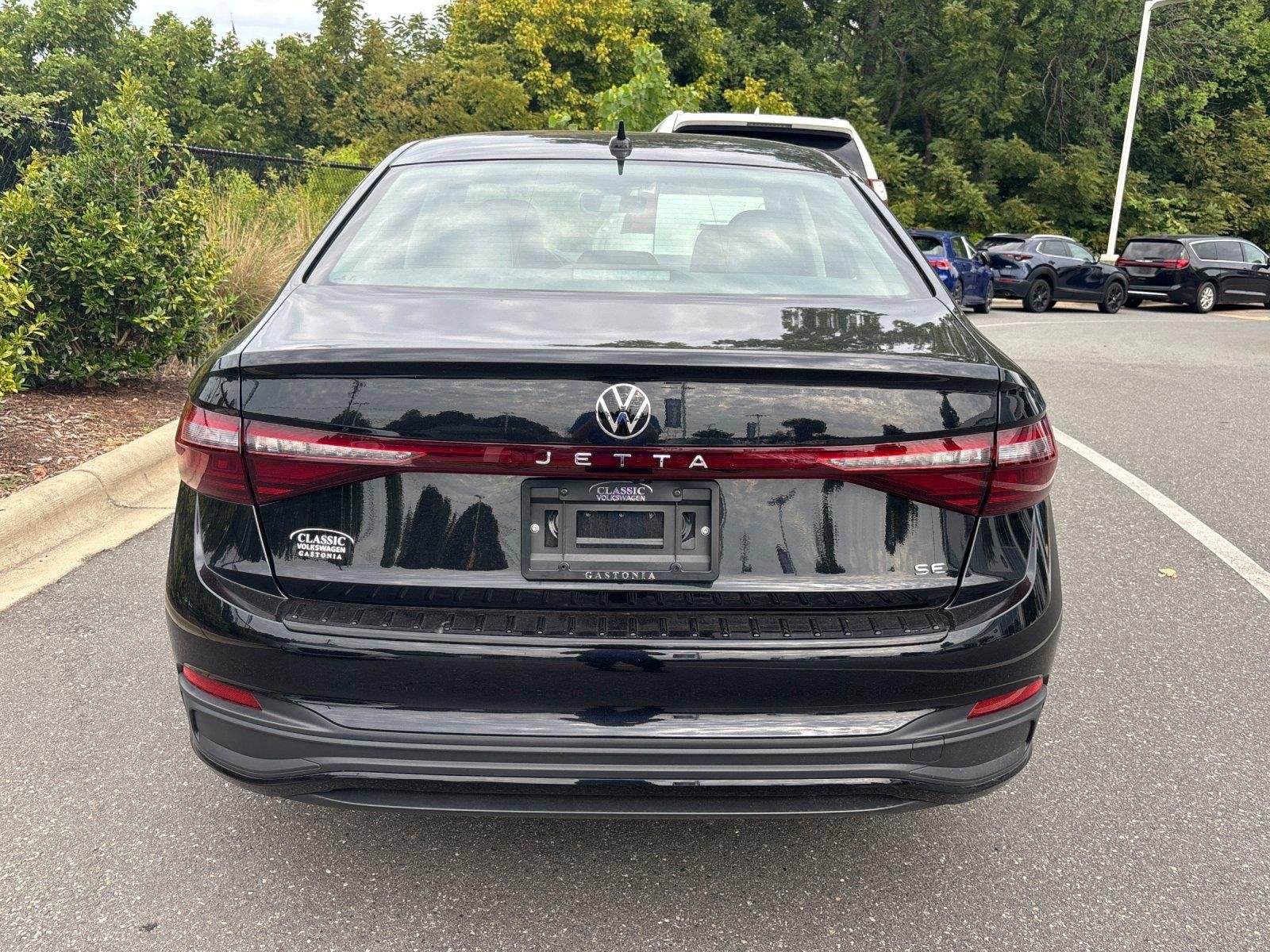 Used 2026 Deep Black Pearl Volkswagen SE image 4