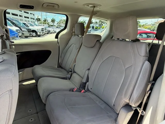 2017 Chrysler Pacifica Touring - Photo 7