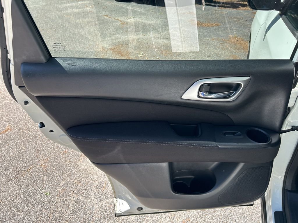 Used 2017 White Nissan SV image 25