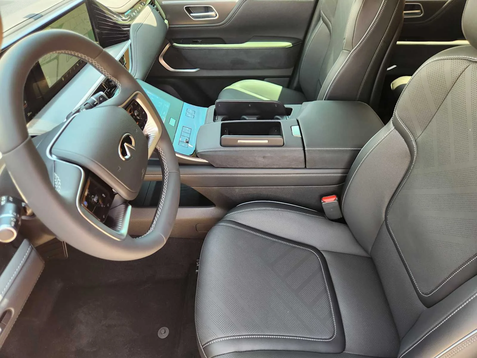 New 2027 DYNAMIC METAL INFINITI Luxe 2WD image 8